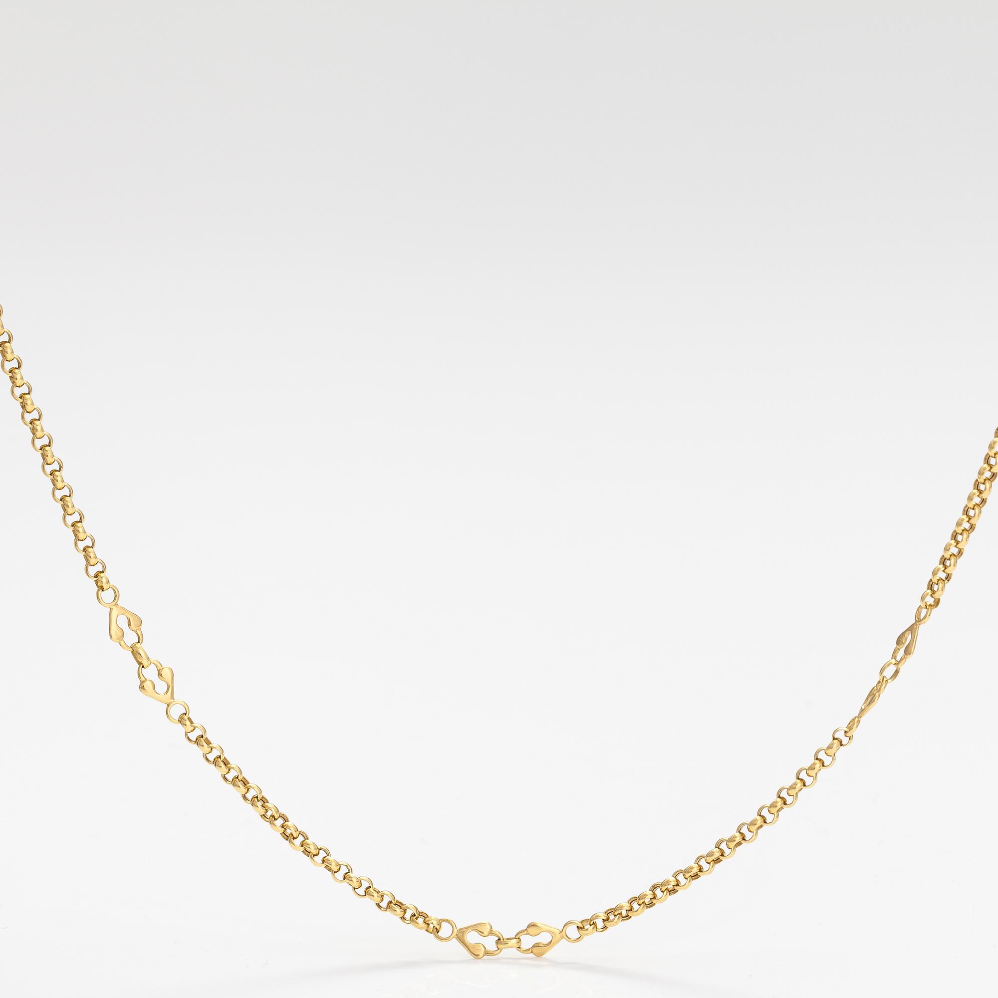 An 18K gold necklace.