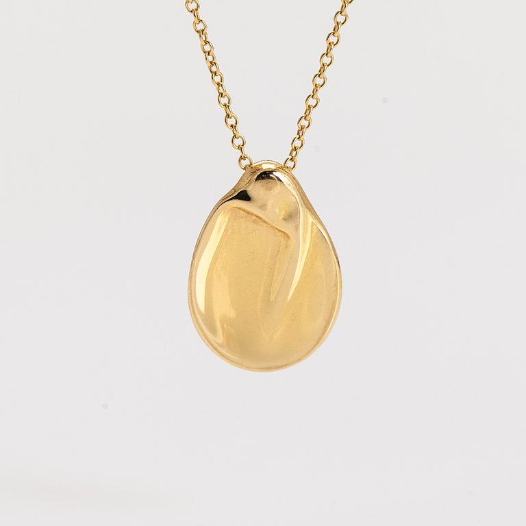 Tiffany & Co, Elsa Peretti, a 18K yellow gold 'Madonna' necklace.