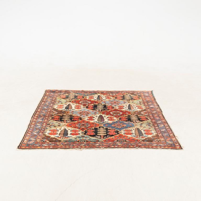 Rug, Bakhtiari semi-antique approx. 199x152 cm.