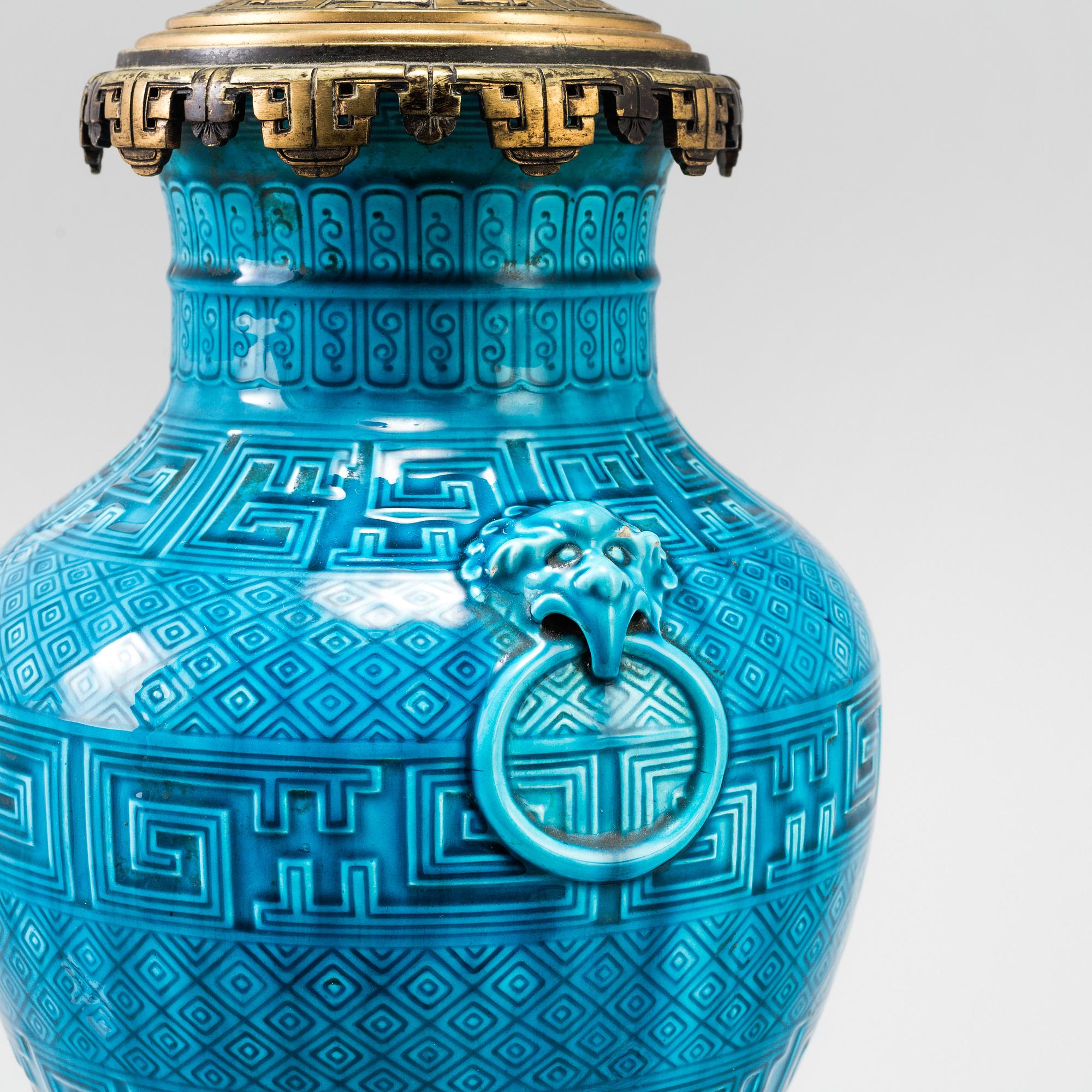 BORDSLAMPA, porslin, Kina, 1900-talets första hälft.