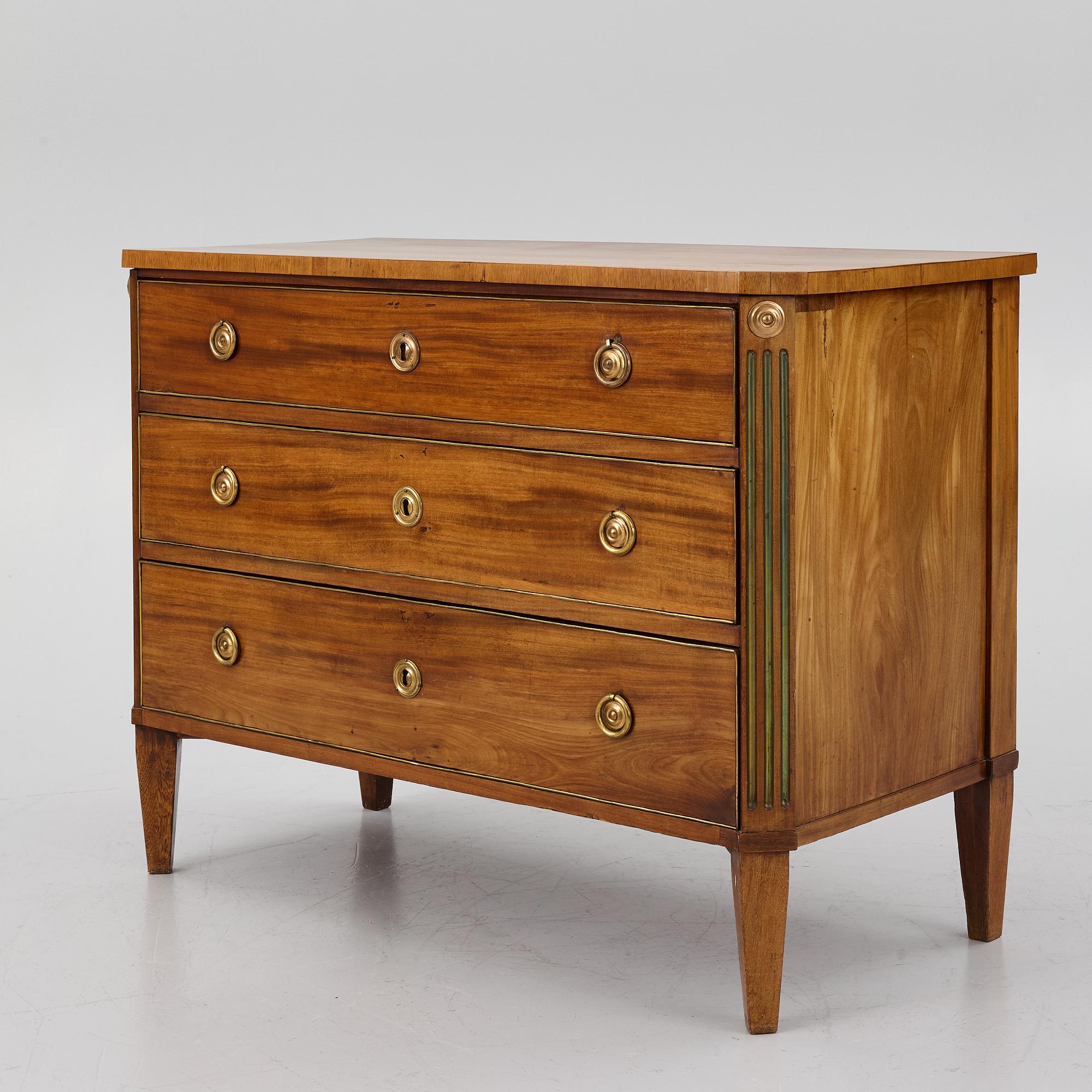 Byrå, sengustaviansk, sent 1700-tal.