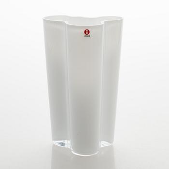 Alvar Aalto, vase, opal glass, Iittala, Finland.