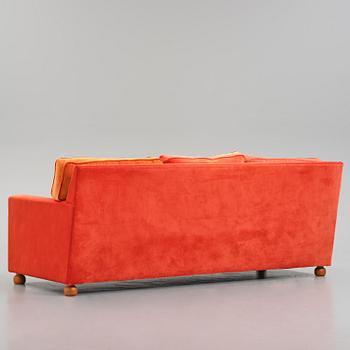 Josef Frank, a three-seated sofa, model 3031, Firma Svenskt Tenn, 2000s.