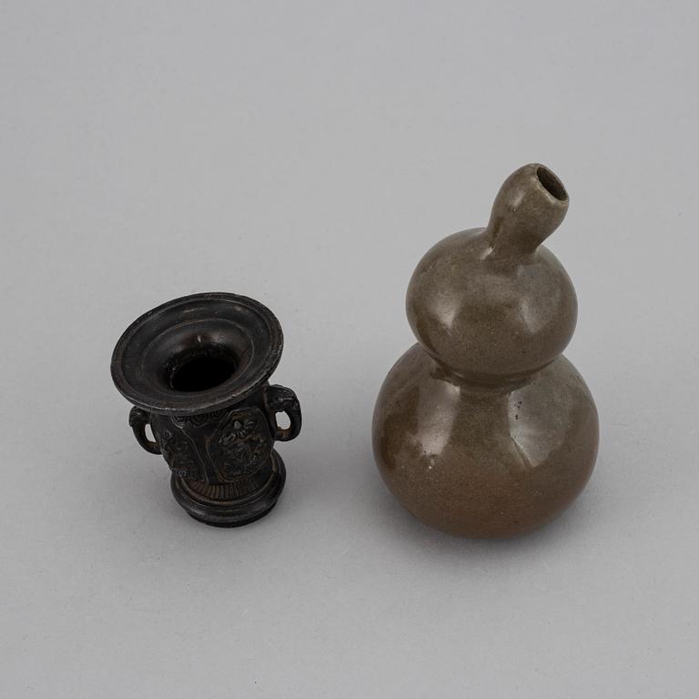 Two Chinese vases, Qingdynasty.