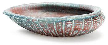 404. A Gunnar Nylund stoneware bowl in the shape of a seashell, Rörstrand.
