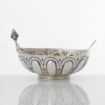 Peter Pemmer, kåsa, silver, Sala (verksam 1716-1725).