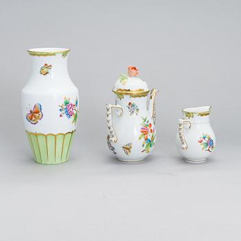 A Herend Queen Victoria VBO porcelain coffee set and two trinket boxes, totally 19 pieces, Hungary.