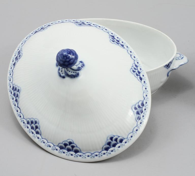 LOCKKAROTTER, 2 st, porslin, "Princess", Royal Copenhagen, 1900-tal.