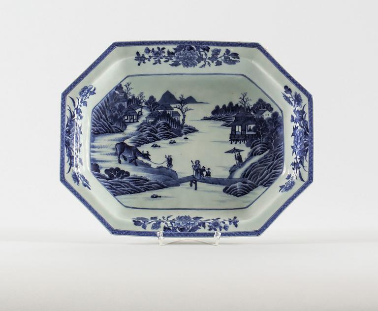 STEKFAT, porslin, Kina, Qianlong(1736-1705).