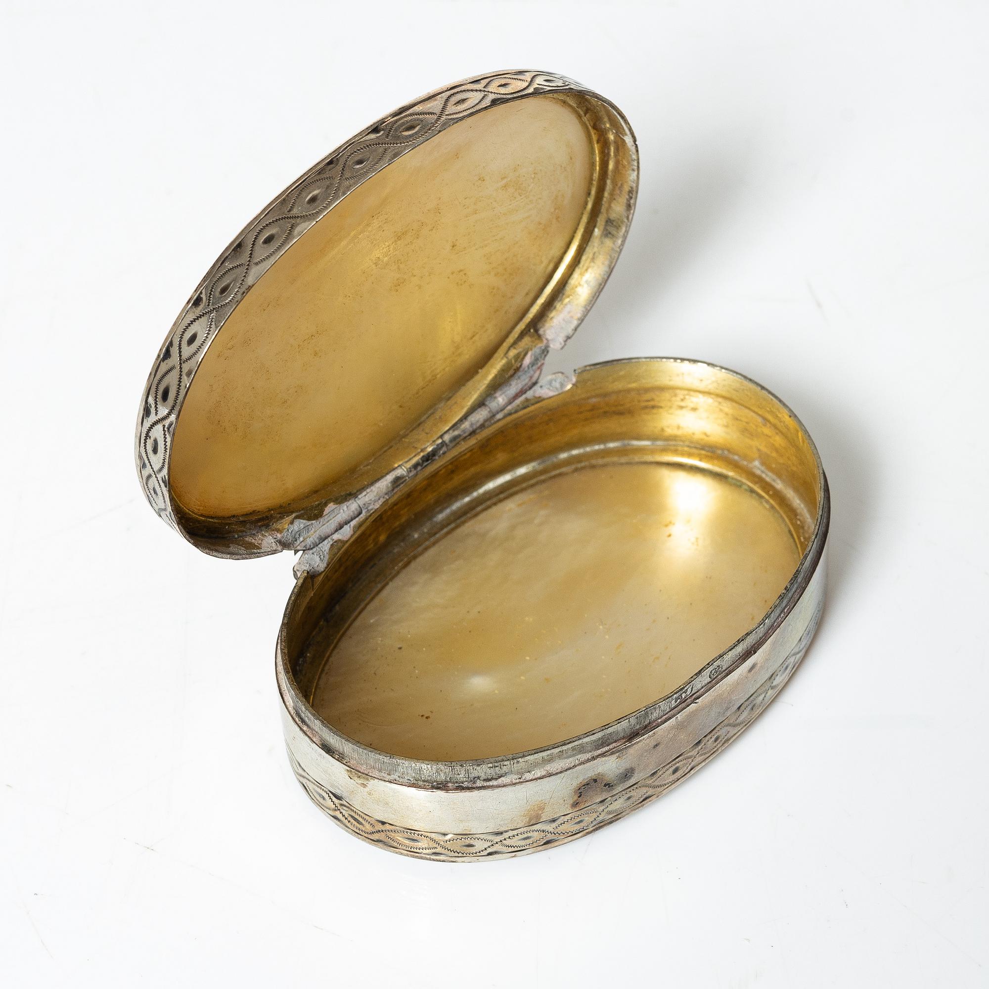 Lars Hessling, dosa, silver och pärlemor, Linköping (verksam 1775-1799 (1800)).