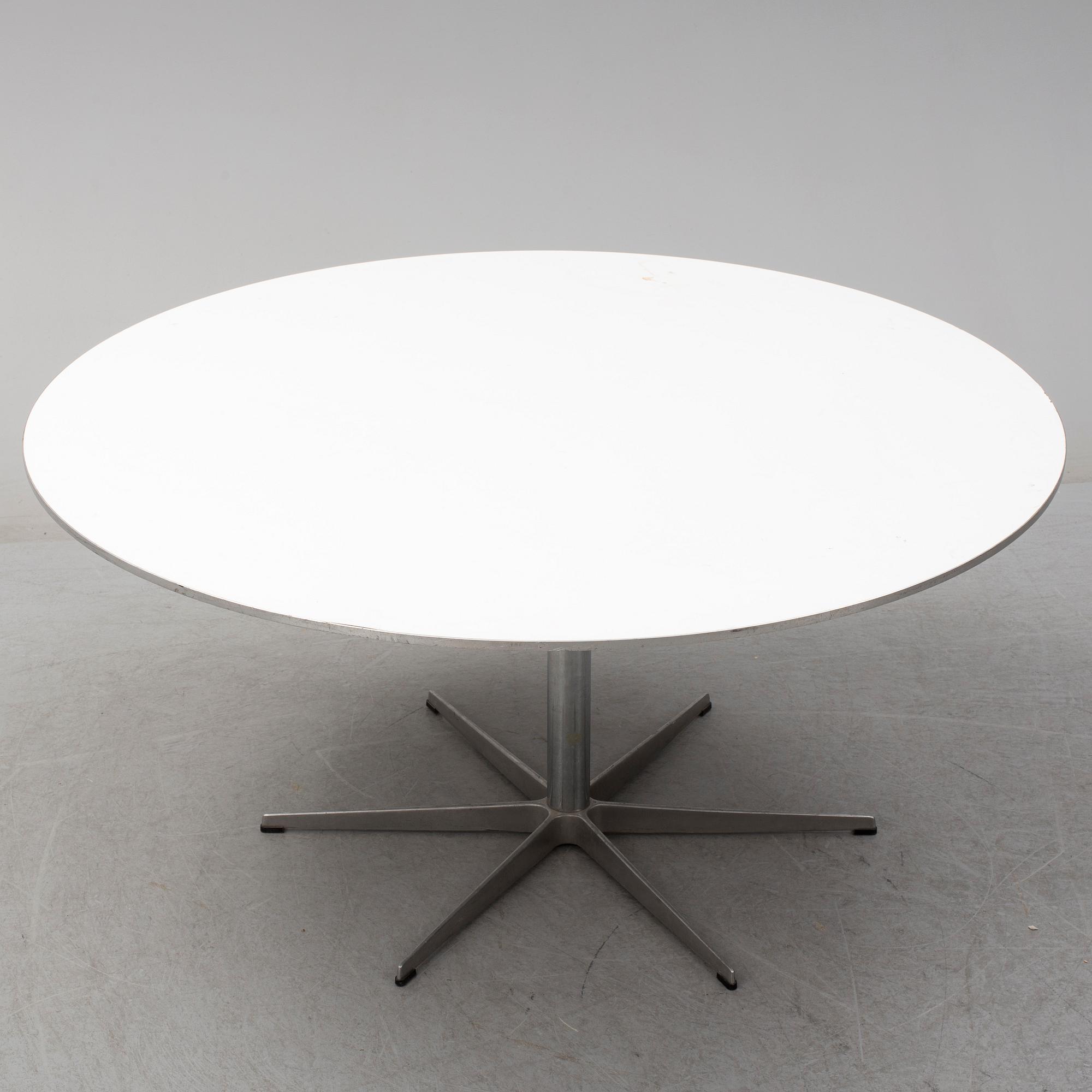 ARNE JACOBSEN, bord, för Fritz Hansen Danmark 1900-talets senare del.