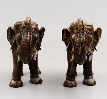 SKULPTURER, 2 st, brons, orientaliska, 1900-talets mitt.