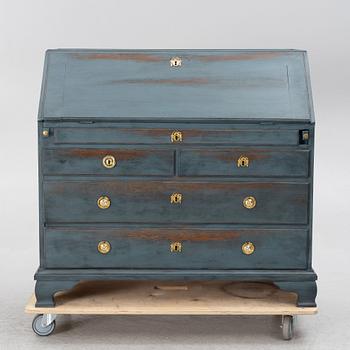 A secretaire, circa 1800.