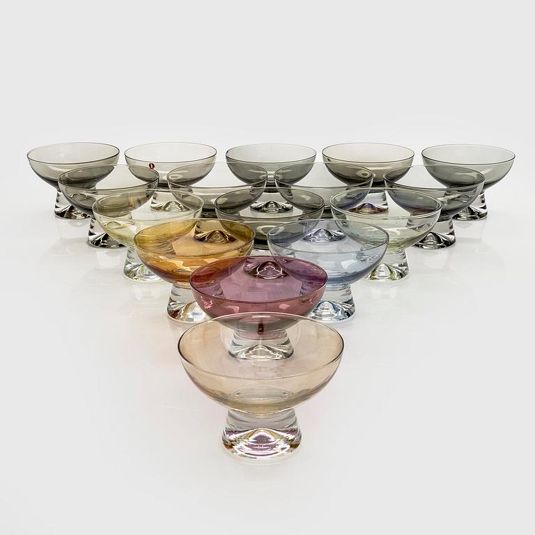 Tapio Wirkkala, a set of 16 dessert bowls, model 2092. Iittala mid-20th century.