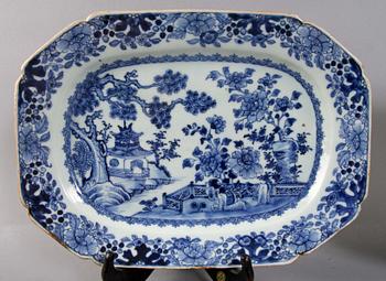 STEKFAT, ett par, porslin. Kina. Qianlong, 1700-tal.