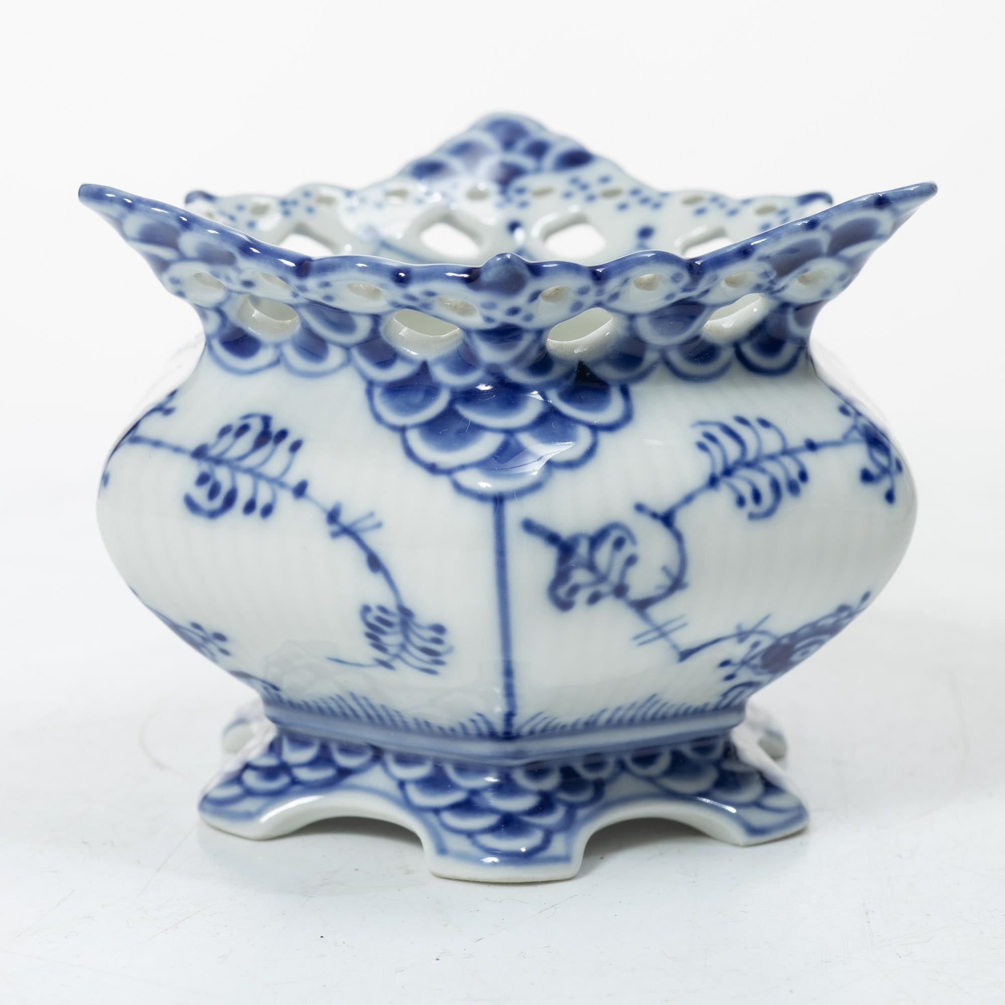 Royal Copenhagen, kaffeservis, 11 delar, porslin, "Musselmalet", mestadels helblonde, Danmark,