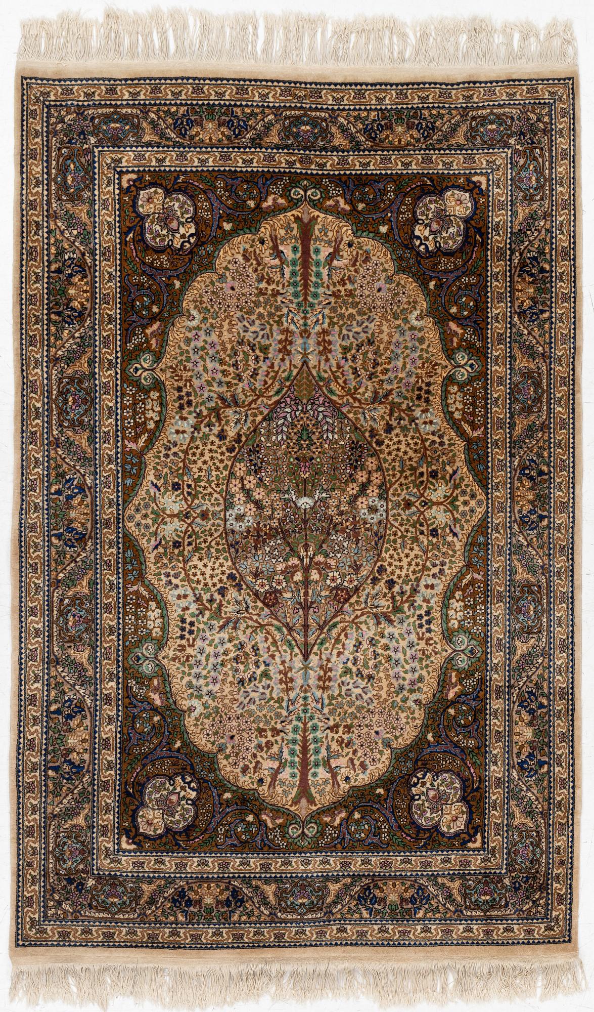 A Tabriz rug, a. 214 x 137 cm.