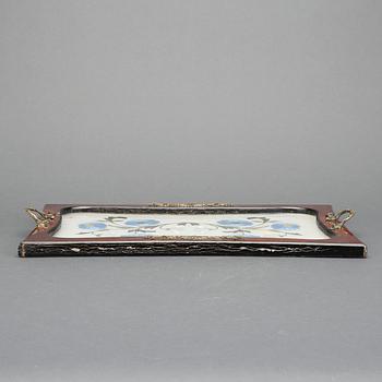 BRICKA, med broderi, 1800-tal.