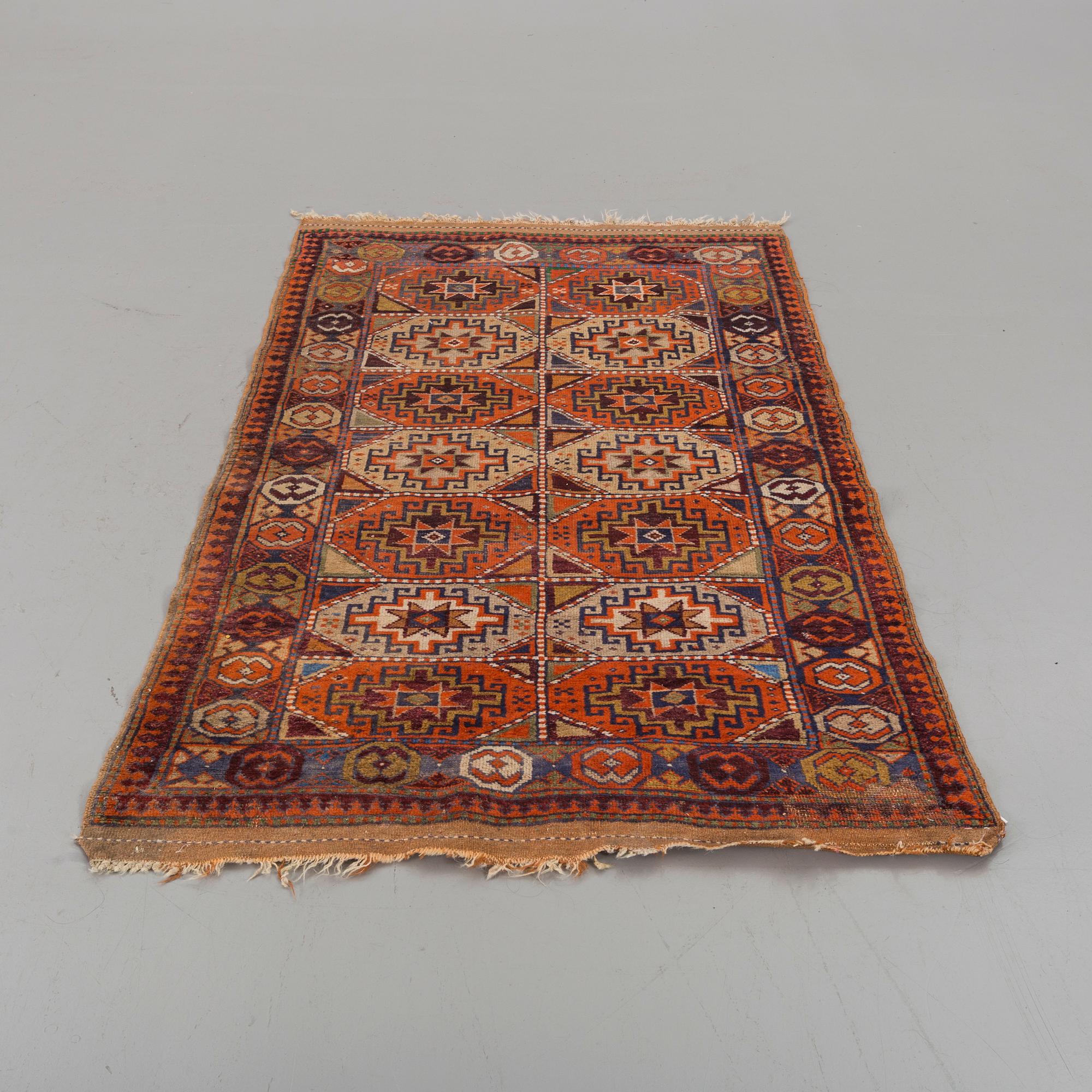 MATTA Kaukasisk semiantik ca 190 x 106 cm.