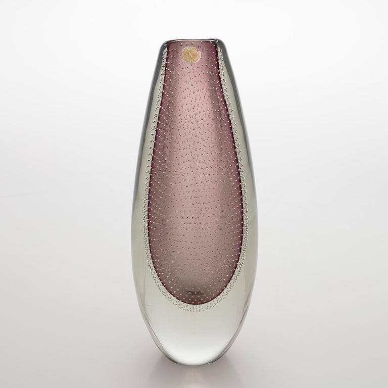 Gunnel Nyman, vas, modell "GN 26", signerad G. Nyman Nuutajärvi Notsjö -51.