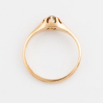 Ring, 18K gold with faceted white stone.