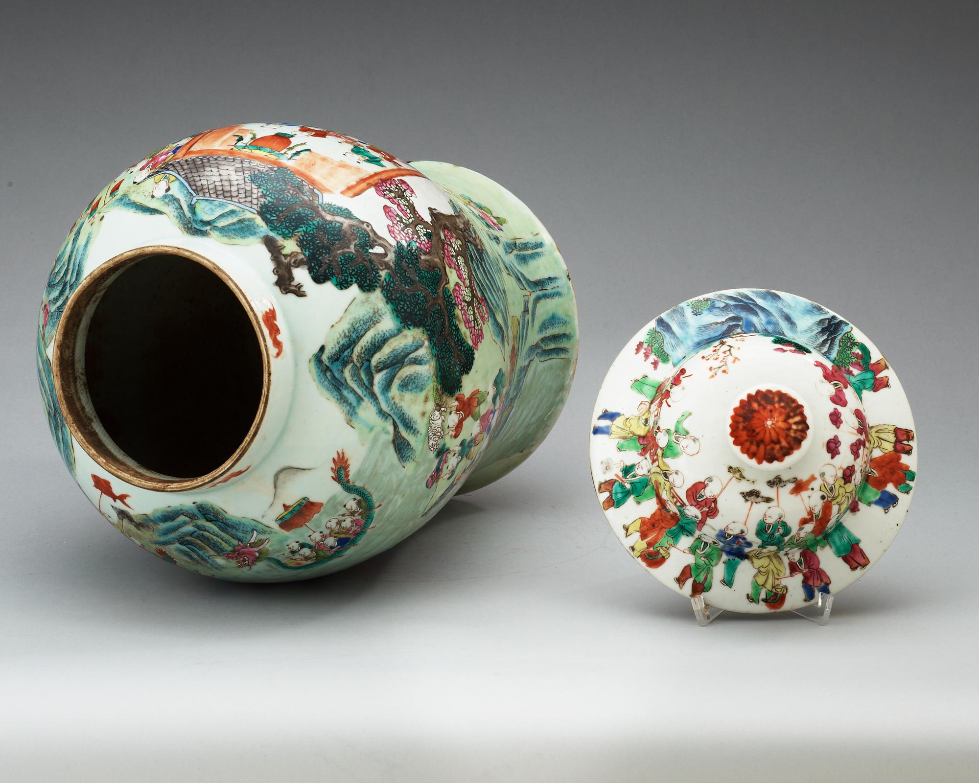 A famille rose jar, Qing dynasty, 19th Century.