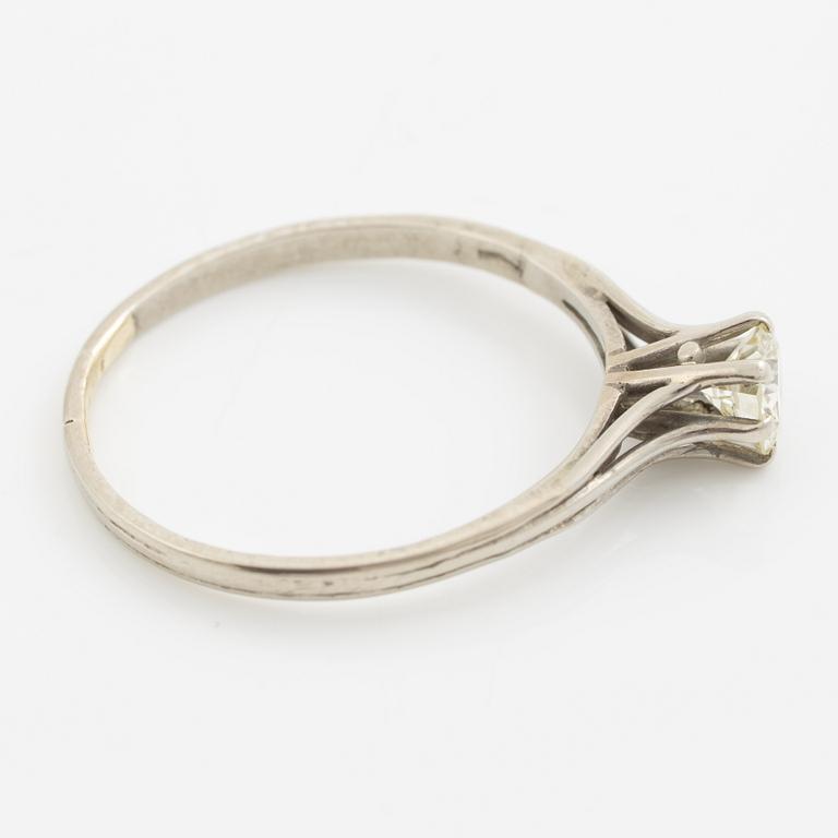 Ring, 18K white gold with brilliant-cut diamond.