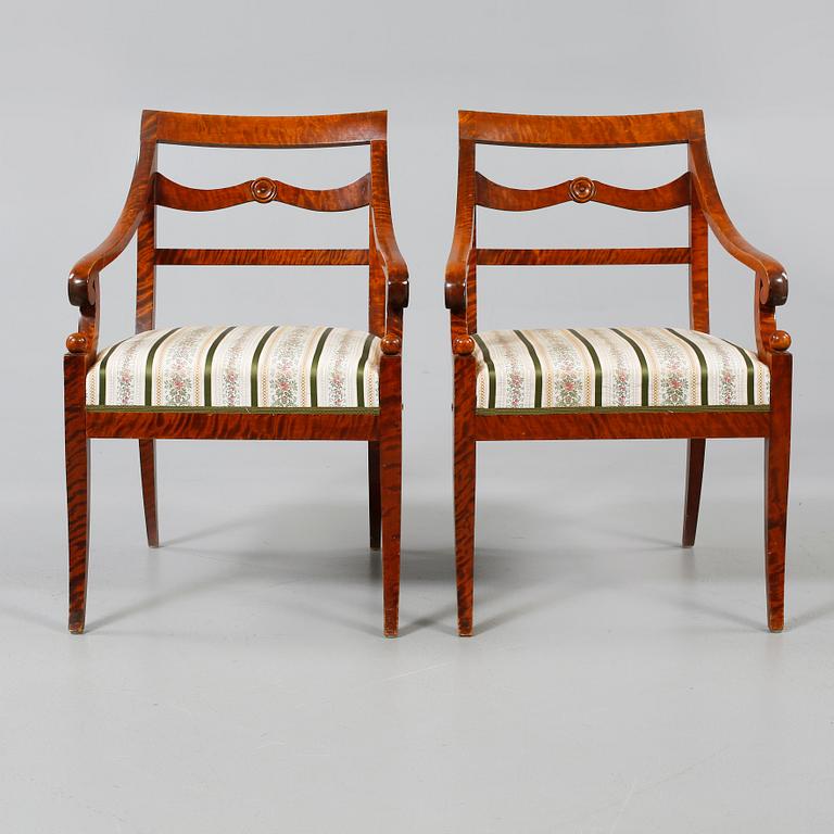 KARMSTOLAR, ett par samt STOLAR, 4 st, Karl Johan-stil, 1920/1930-tal.