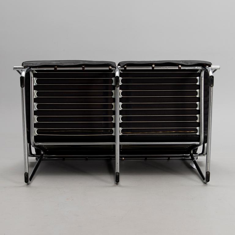 YRJÖ KUKKAPURO, A SOFA. "Remmi", Design Yrjö Kukkapuro.