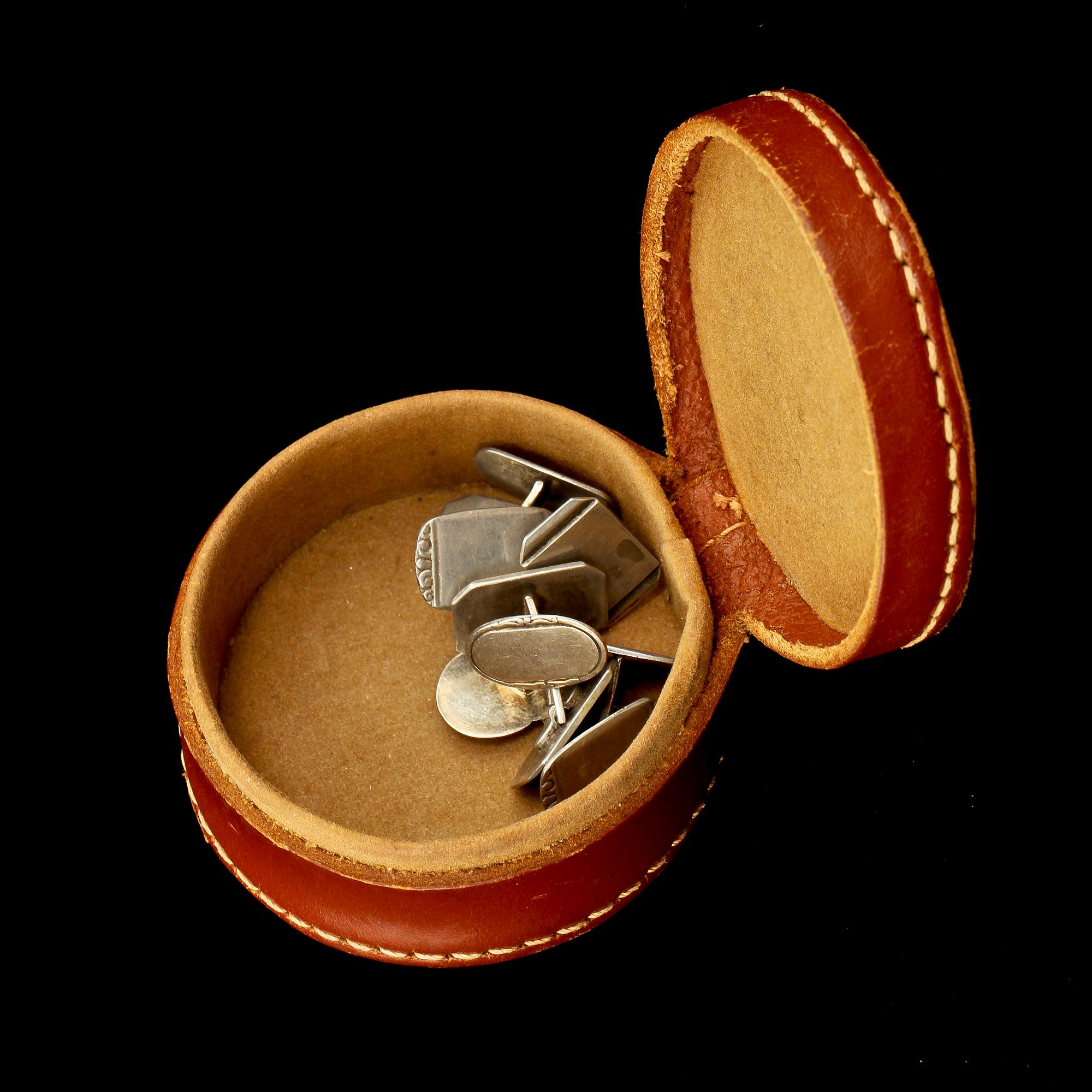 MANSCHETTKNAPPAR, två par, silver, K & EC, (Ceson), Göteborg, 1944 resp 1948.