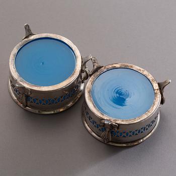 SALTKAR, ett par, nysilver, 1900-talets första hälft.