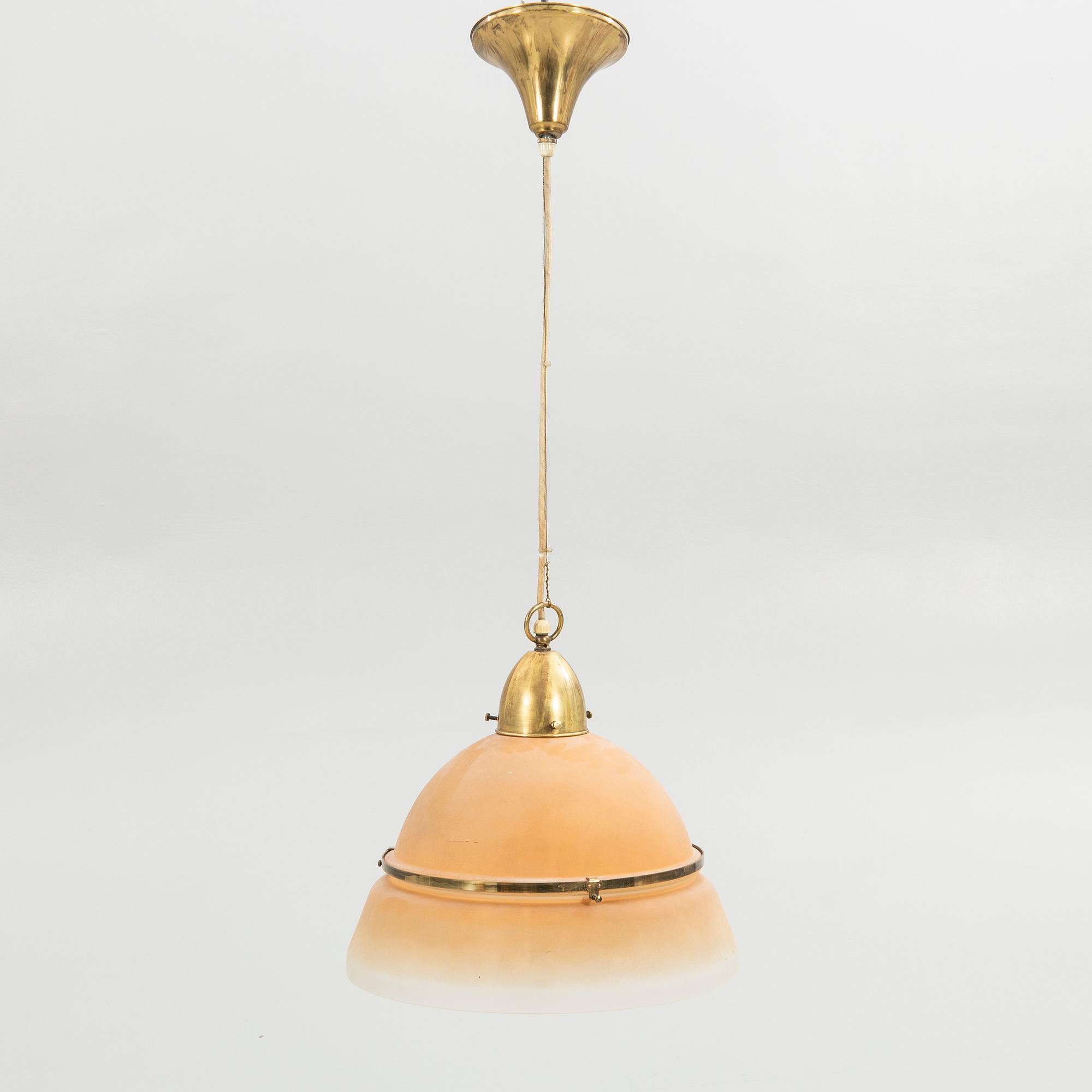 Taklampa, opalöverfång, tvådelad kupa, 1930/40-tal.
