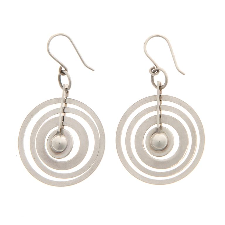 TAPIO WIRKKALA, ÖRHÄNGEN "Silvermåne", silver, N. Westerback 1971.