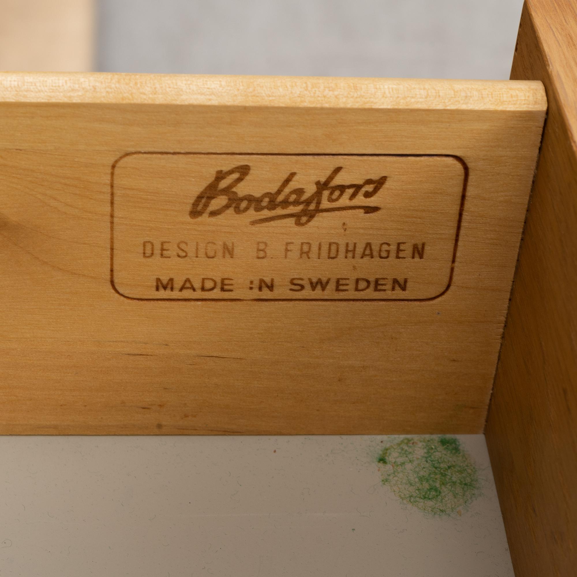 BERTIL FRIDHAGEN,BODAFORS. A set of three oak-veneered bookcases, later part of the 20th Century.