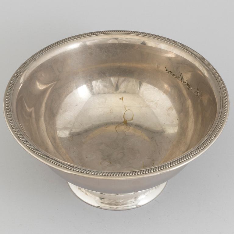 A PLATE CHAMPAGNE COOLER, mid 20th century.