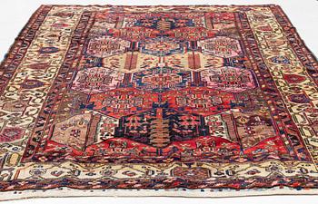 Rug, Chahar Mahal Bakhtiari, antique/semi-antique, approx. 330 x 251 cm.