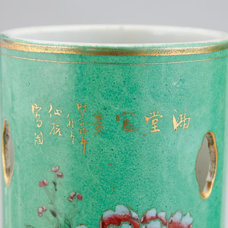 A pair of Chinese famille rose hat stands, 20th century.