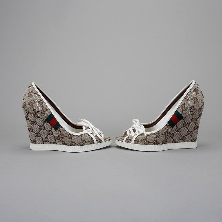 SKOR, Gucci.