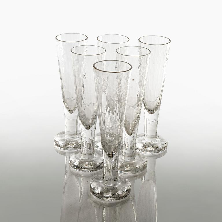 A set of 26 21st century champagne glass.