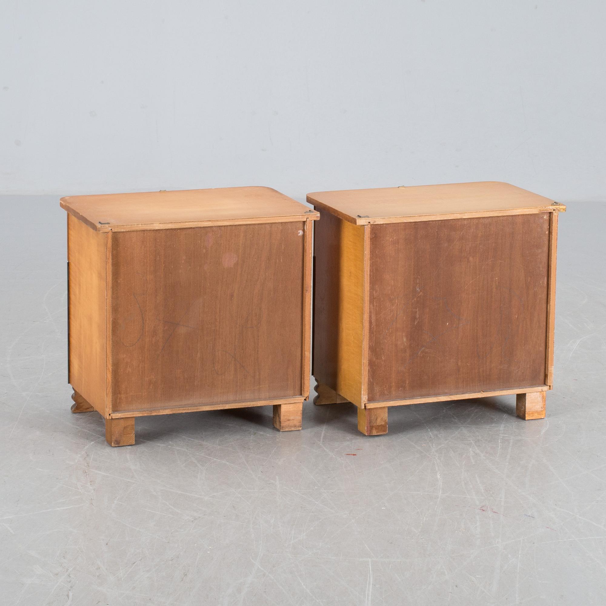 SÄNGBORD, ett par, 1900-talets första hälft.