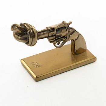 Carl Fredrik Reuterswärd, efter, "Non-Violence", Skultuna.