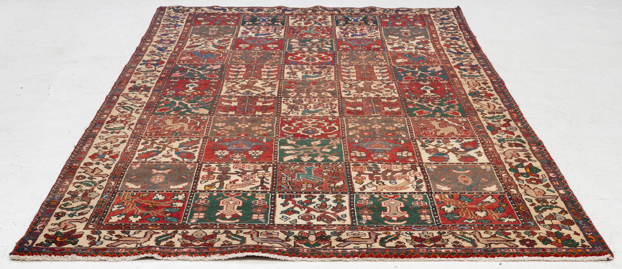 Carpet, Bakhtiari, 300 x 160 cm.