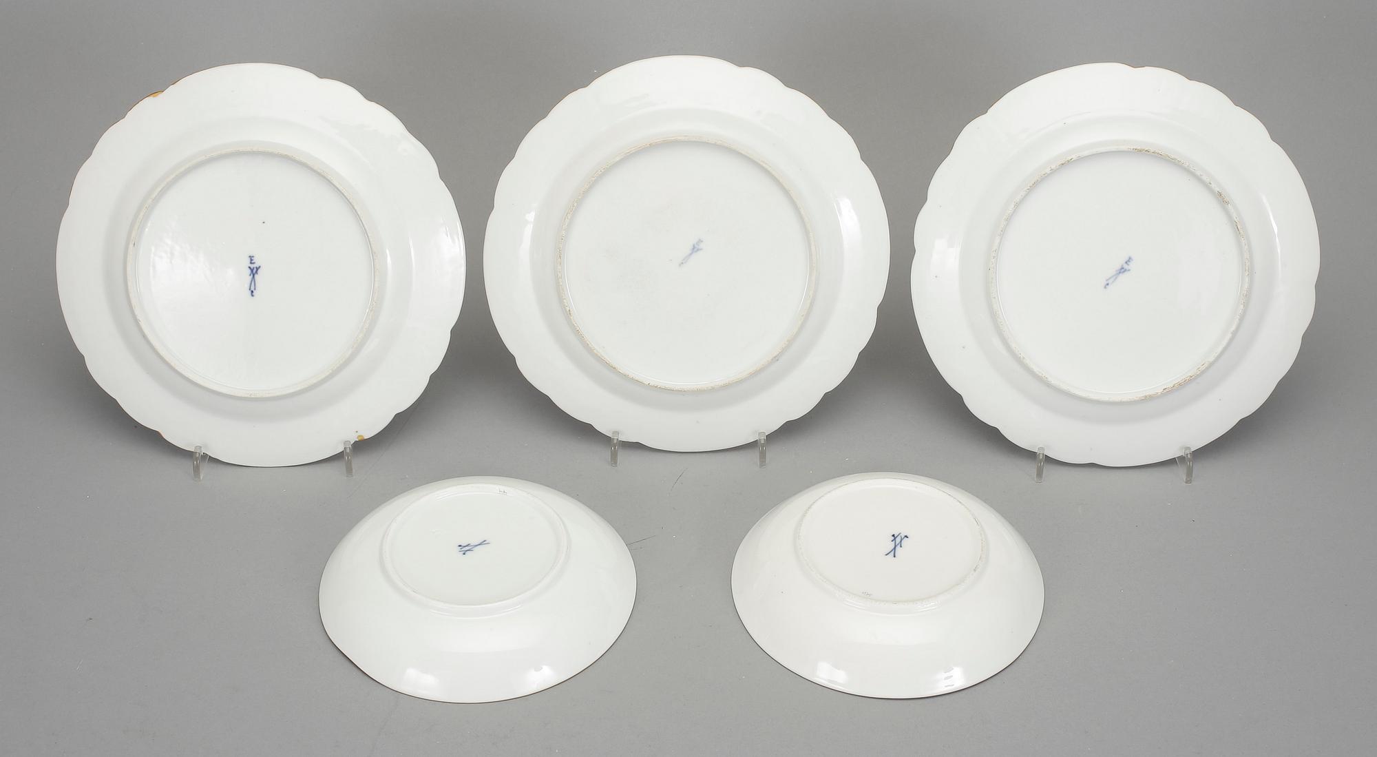 SKÅLFAT och TALLRIKAR, 3 st, porslin, bl.a.  Meissen 1800/1900.