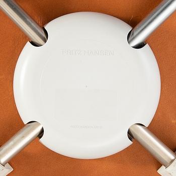 Arne Jacobsen a set of six Sjuan chairs, for Fritz Hansen Denmark, later part of the 20th century.