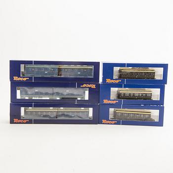 1 Roco trainset 61410, 2 wagon sets and 20 wagons.