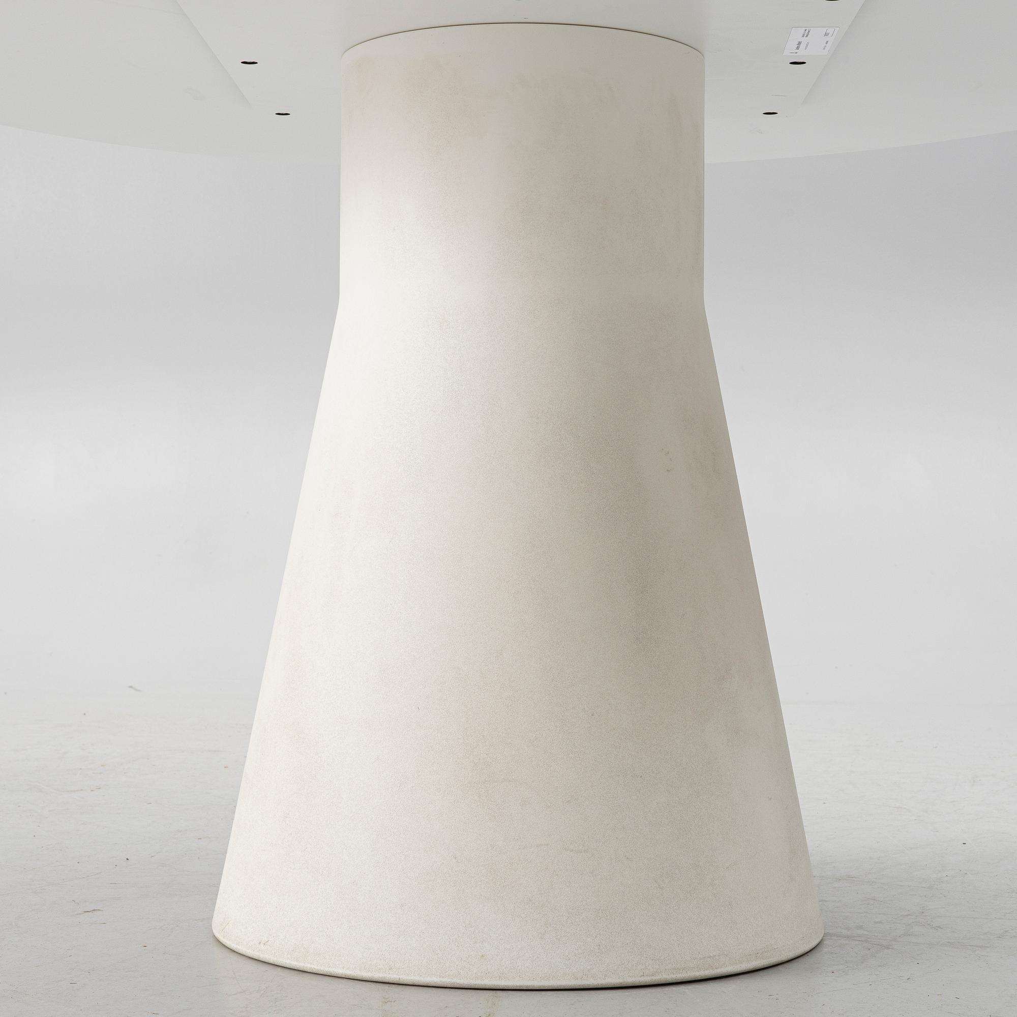 Matbord, "Reverse Conference table" för Andreu World.