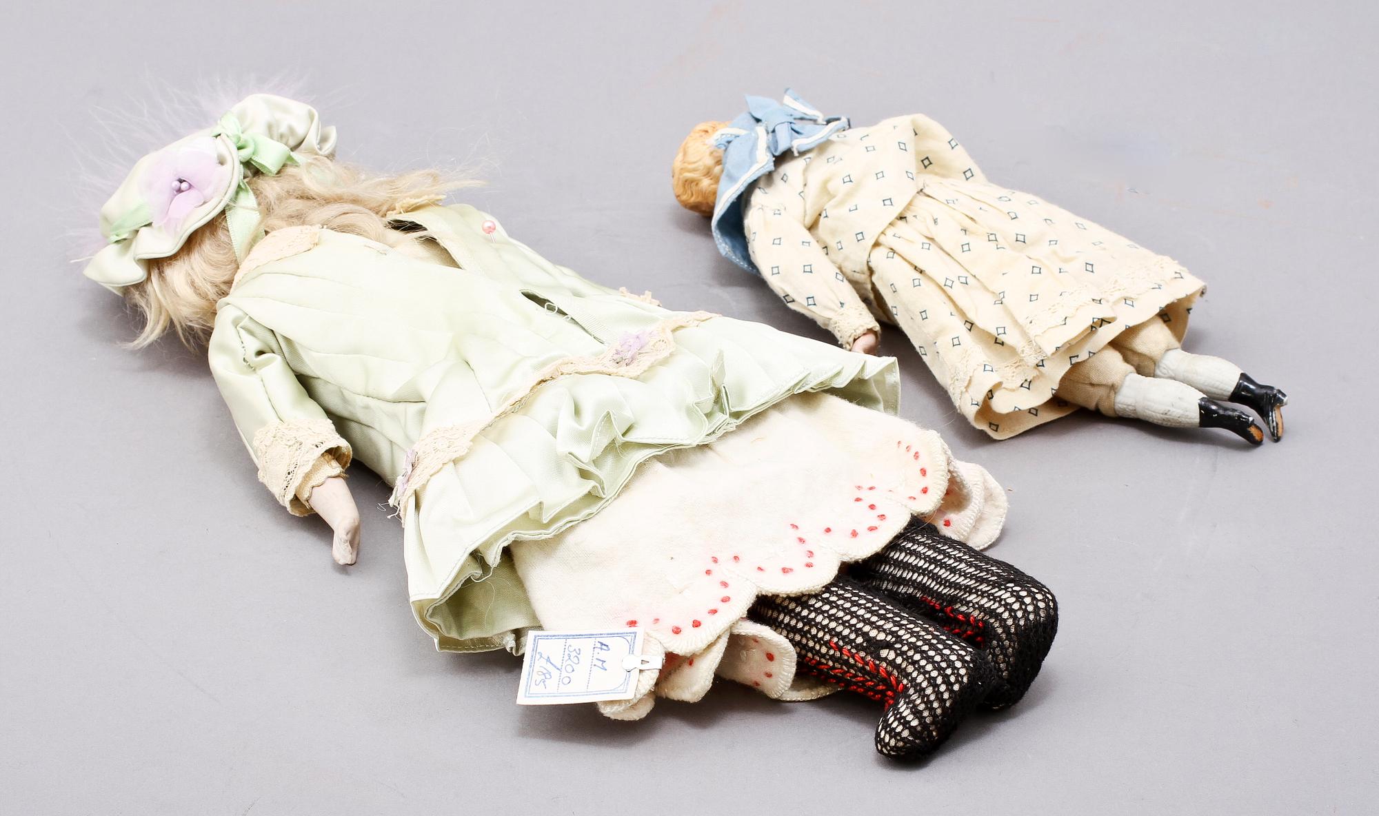 FLICKDOCKA, biskvi, modell 3200, Armand Marseille, Tyskland samt POJKDOCKA, biskvi, 1800/1900-tal.