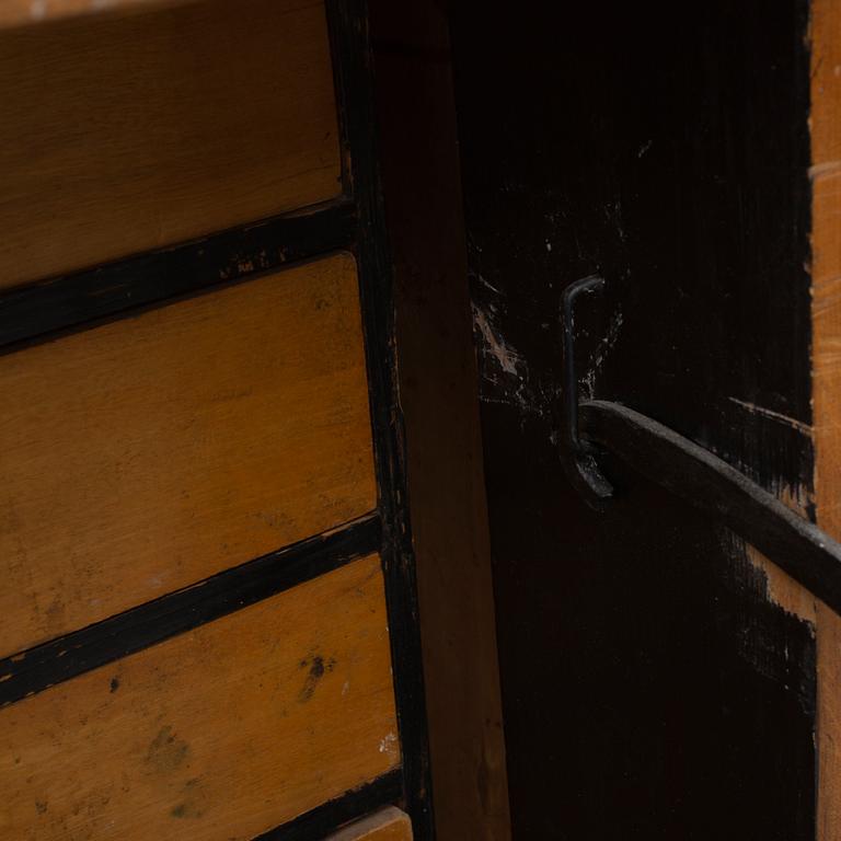 CUPBOARD, first half of the 19th century.
