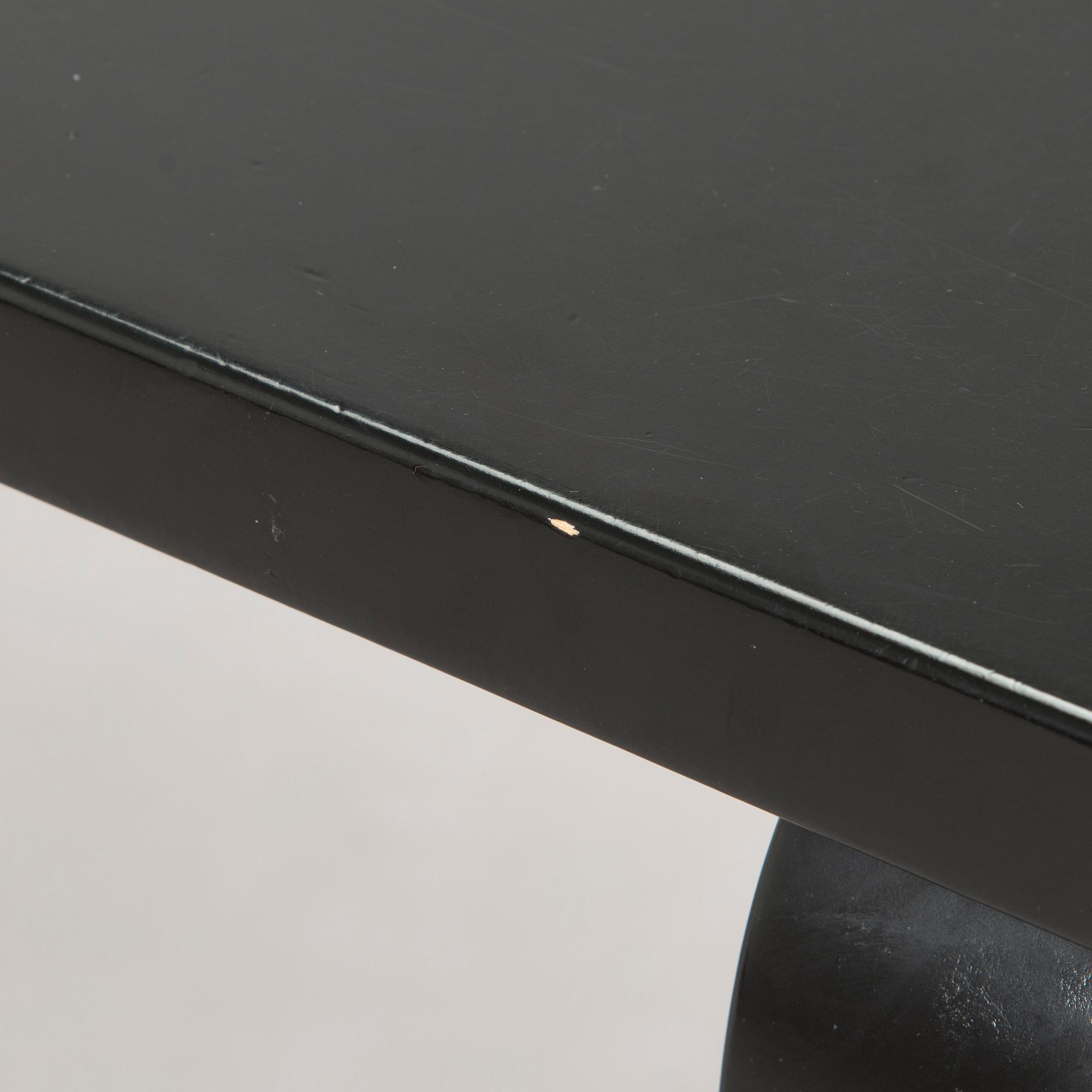 Alvar Aalto, a model '82A' table, Artek, Finland, late 20th century.