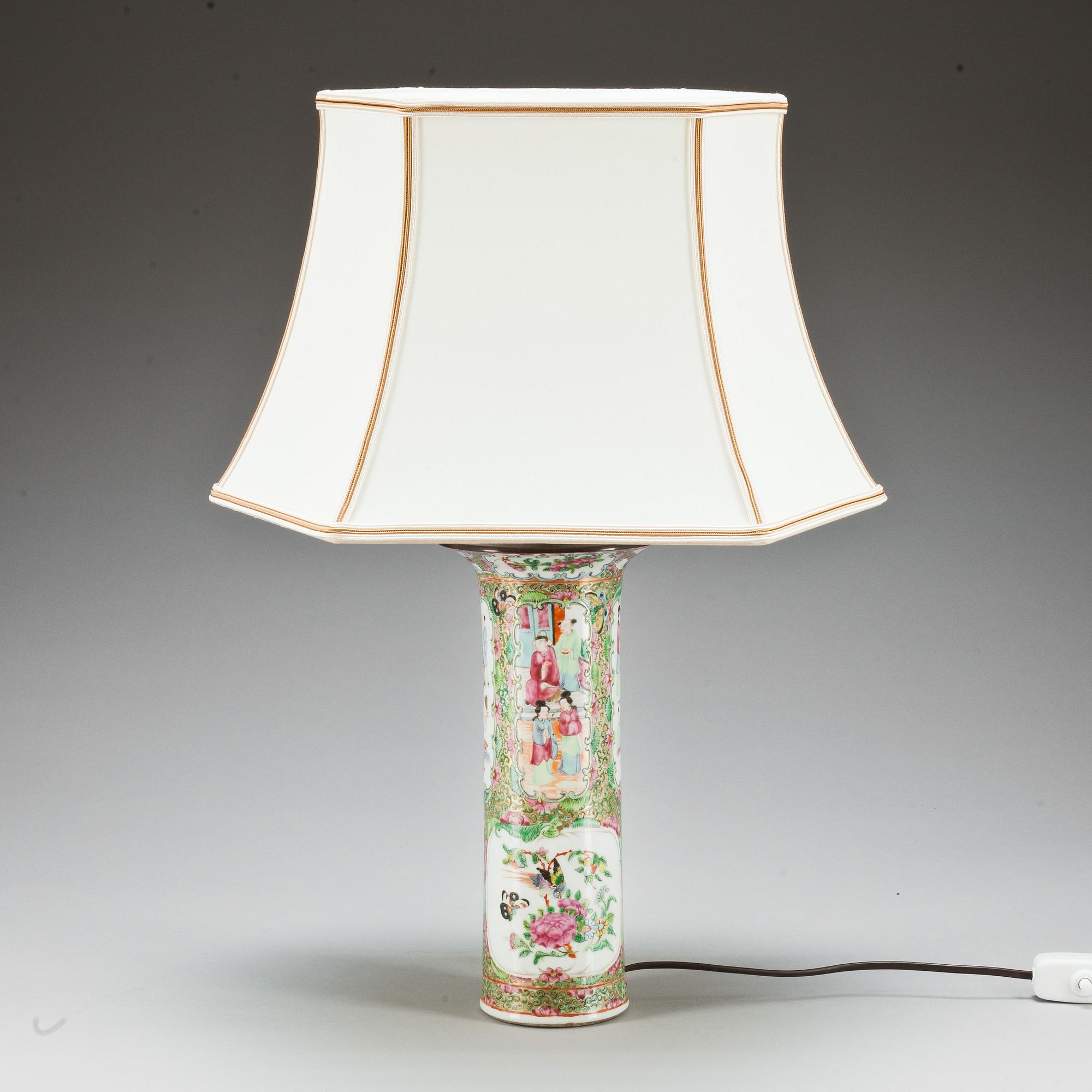 BORDSLAMPA, porslin.  Kina, 1800/1900-tal.